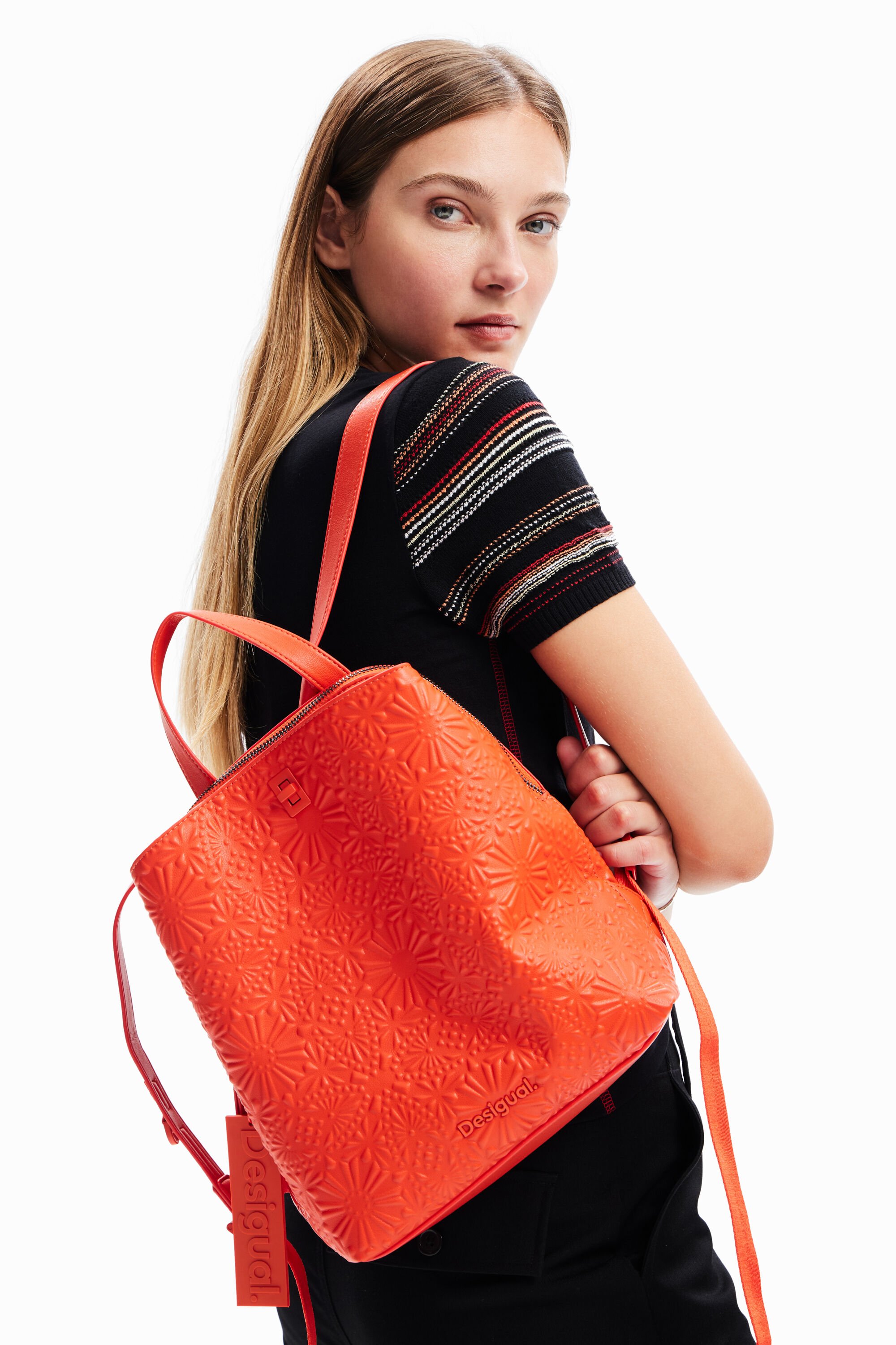 Petit sac à dos relief géométrique