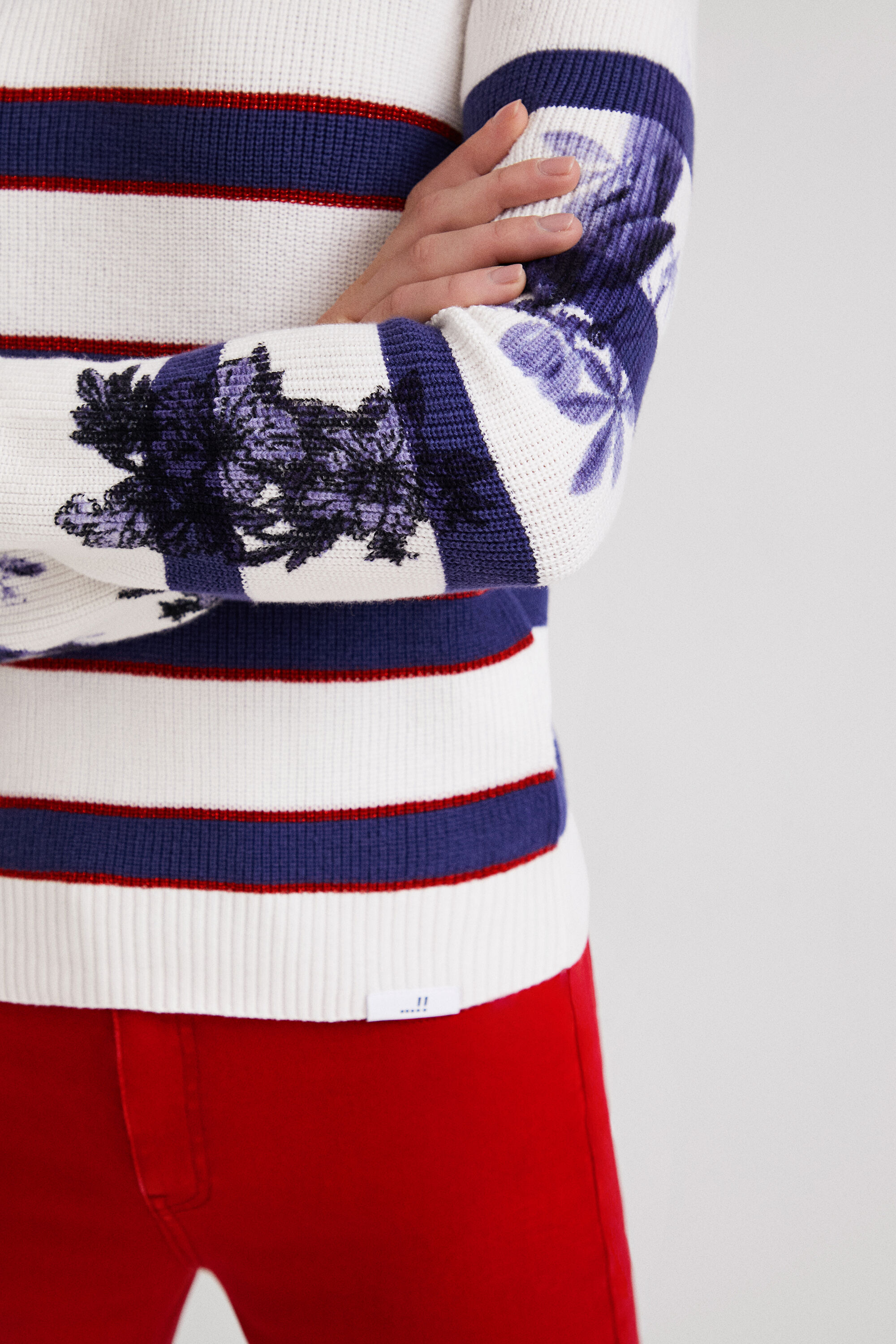 Pull en maille à rayures et fleurs