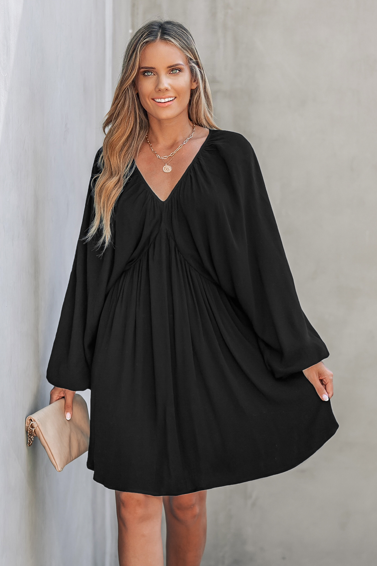 Robe mini fluide à glands noués et dos nu