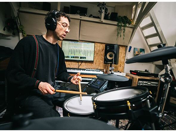 Alesis E-Drum Strata Club KIT Siebenteiliges E-Drum Kit mit Mesh Heads