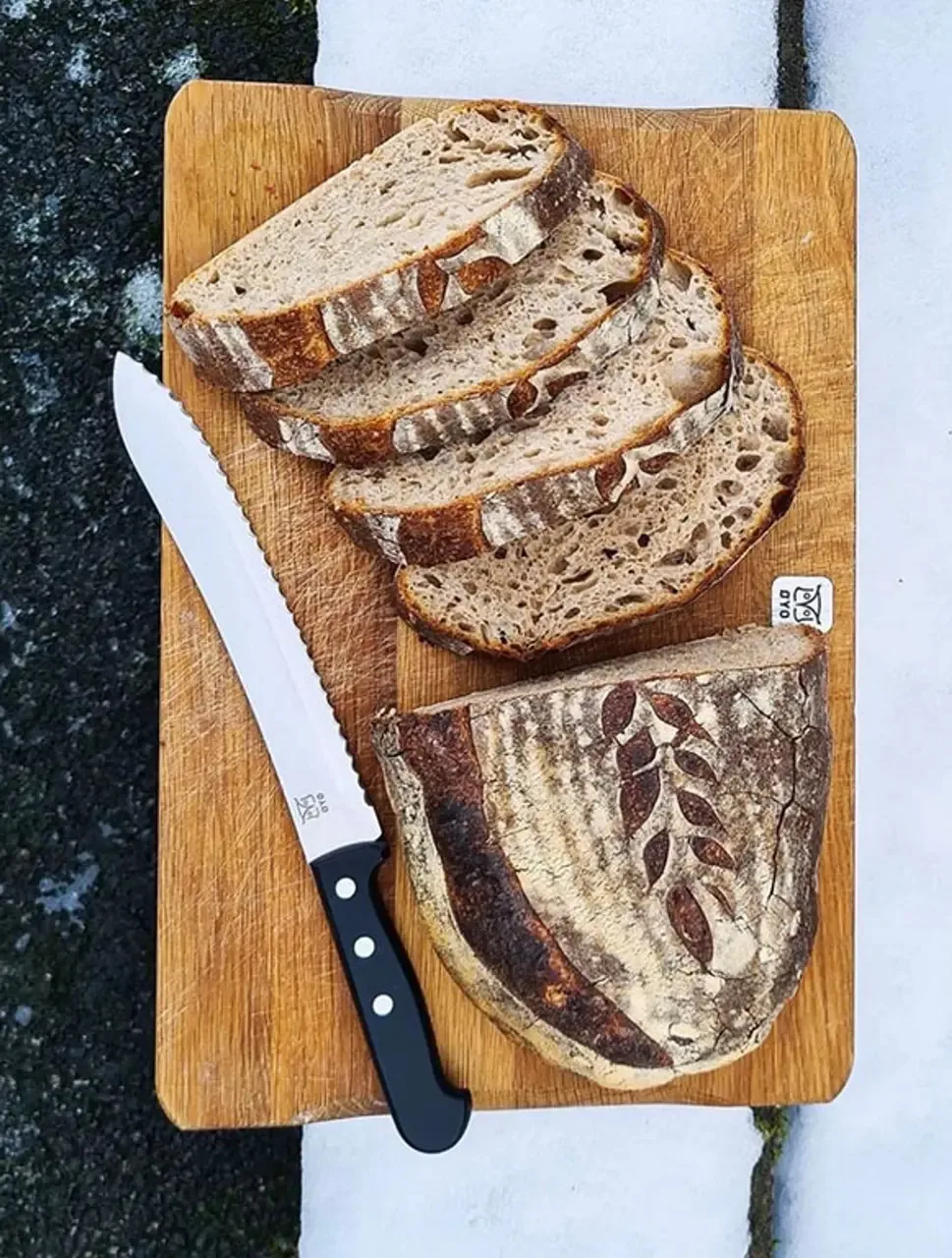 Øyo Budalen Brødkniv Sort Skaft, 21cm