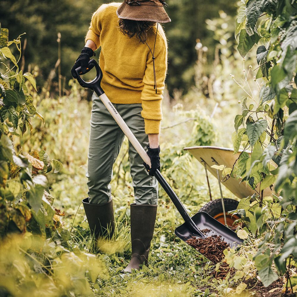 BYGGSKUFFE FISKARS SOLID TRE 123CM