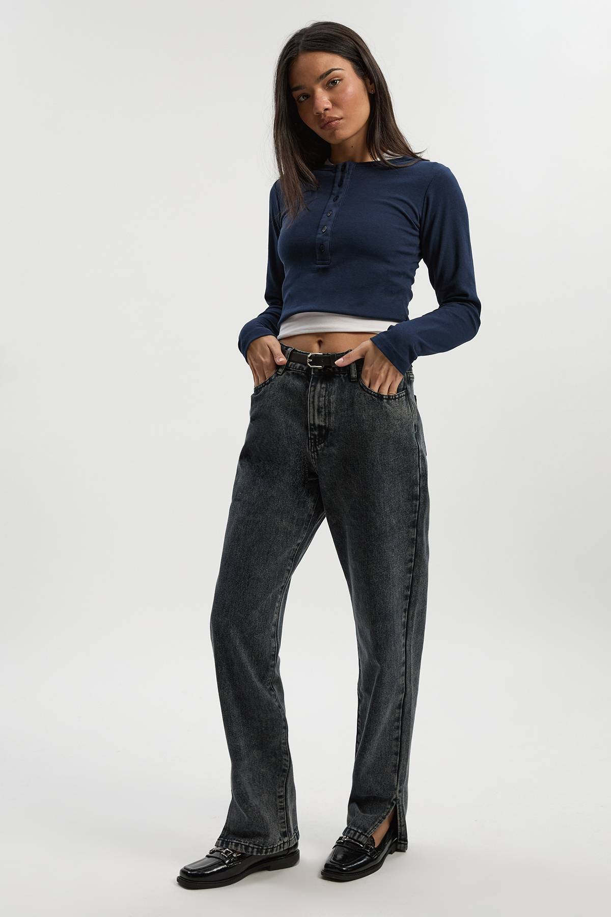 boohoo Boohoo Basics Jeans taille haute à ourlet fendu et jambe droite