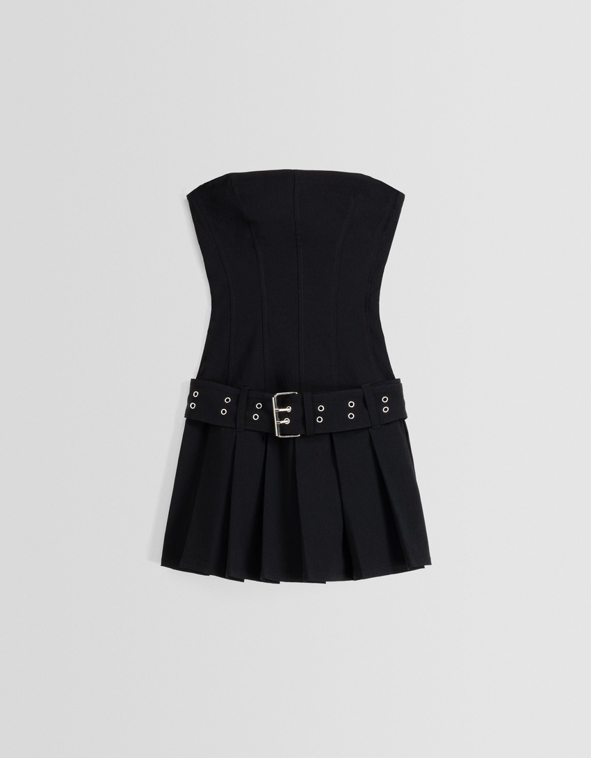 Vestido curto listrado com decote bandeau e pregas caixa
