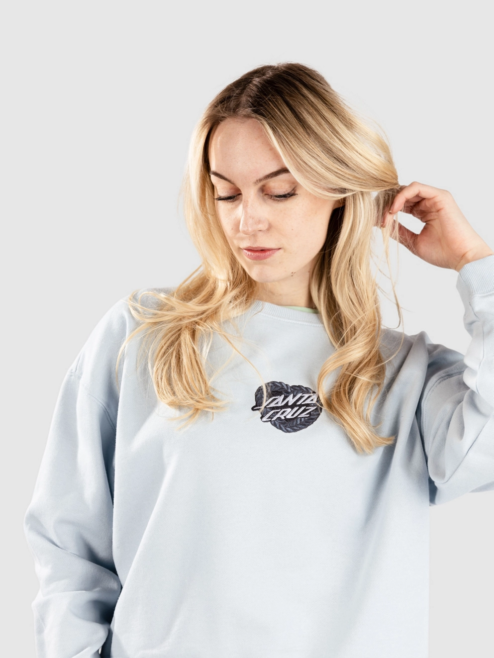 Santa Cruz Heart Wreath Front Crew Sweater fresh blue