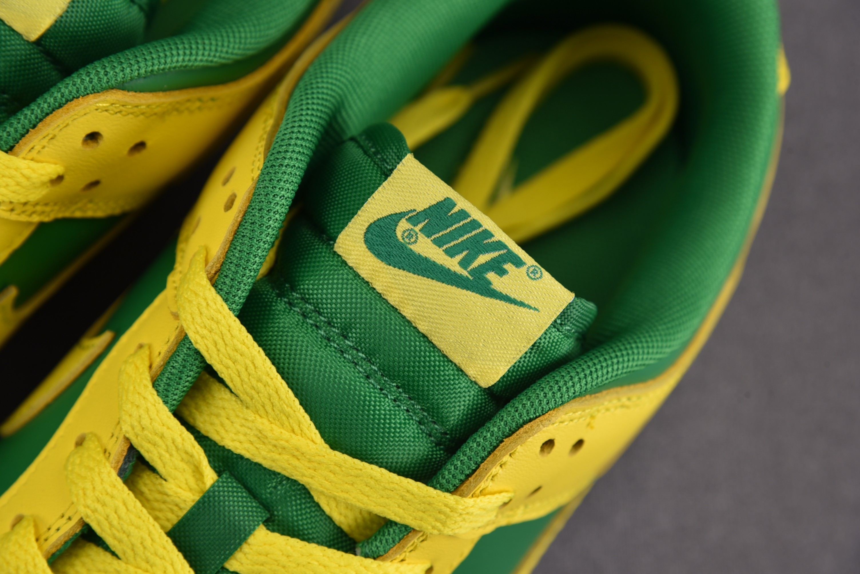 Nike Dunk Low Reverse Brazil