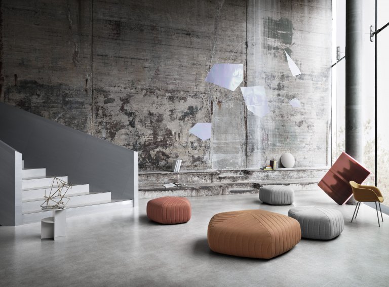 Muuto Fiber Side Tube gestoffeerde stoel cognac leer