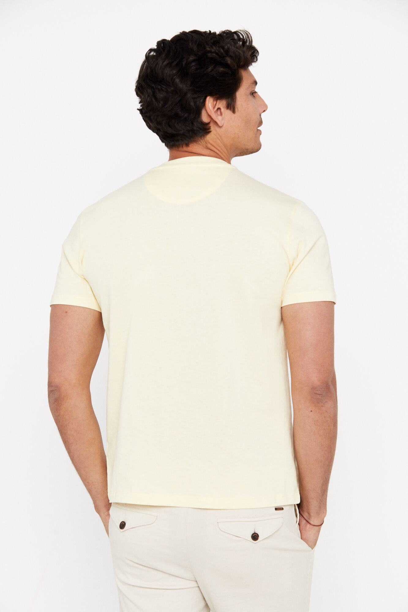 Camiseta básica com bolso - Amarela