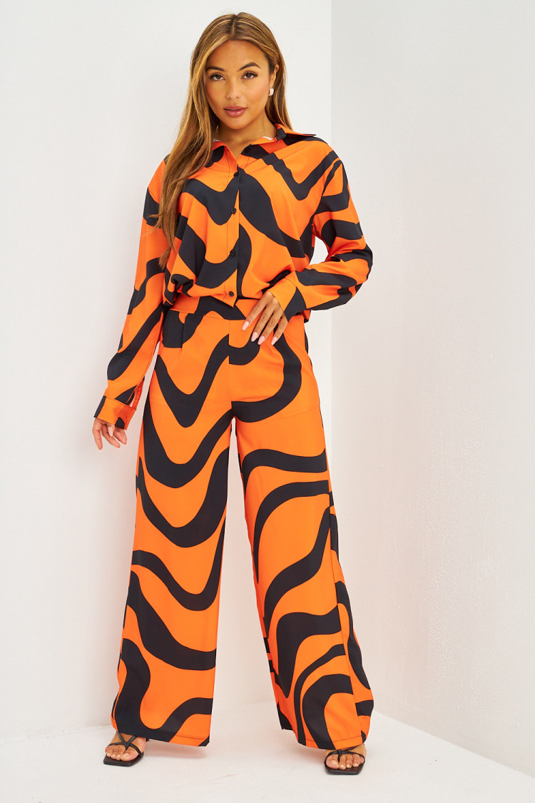 Ensemble fluide chemise + pantalon à lignes courbes orange