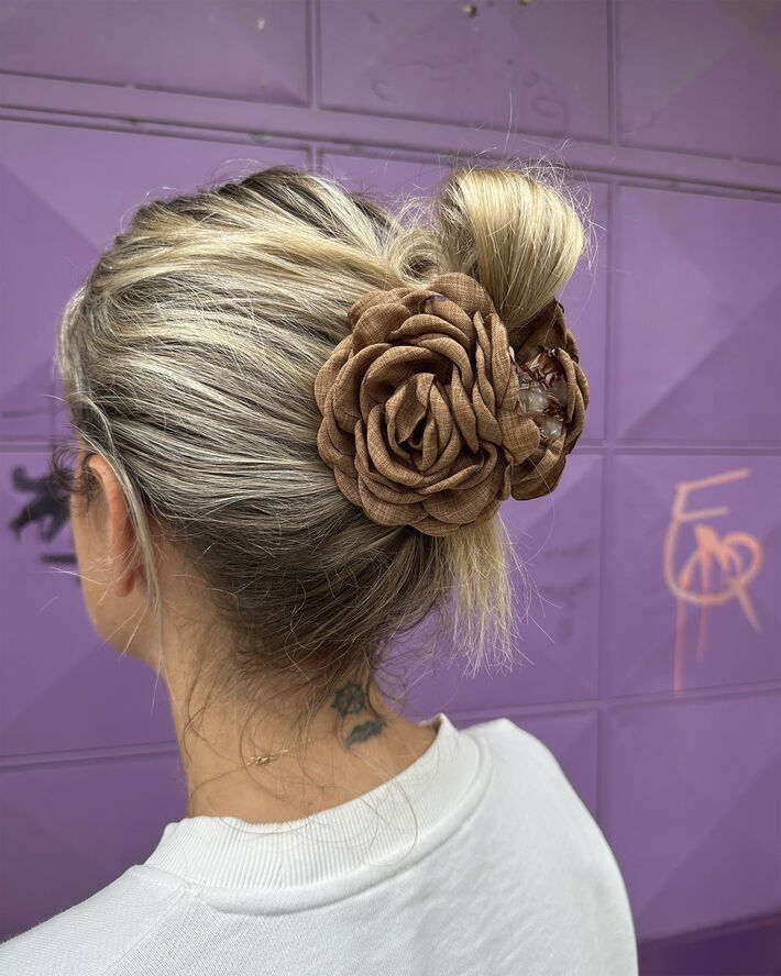Sui Ava Rosa Hair Claw Taupe