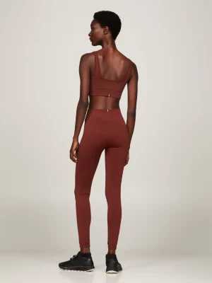 Calça legging esportiva essencial, comprimento total e modelagem justa.