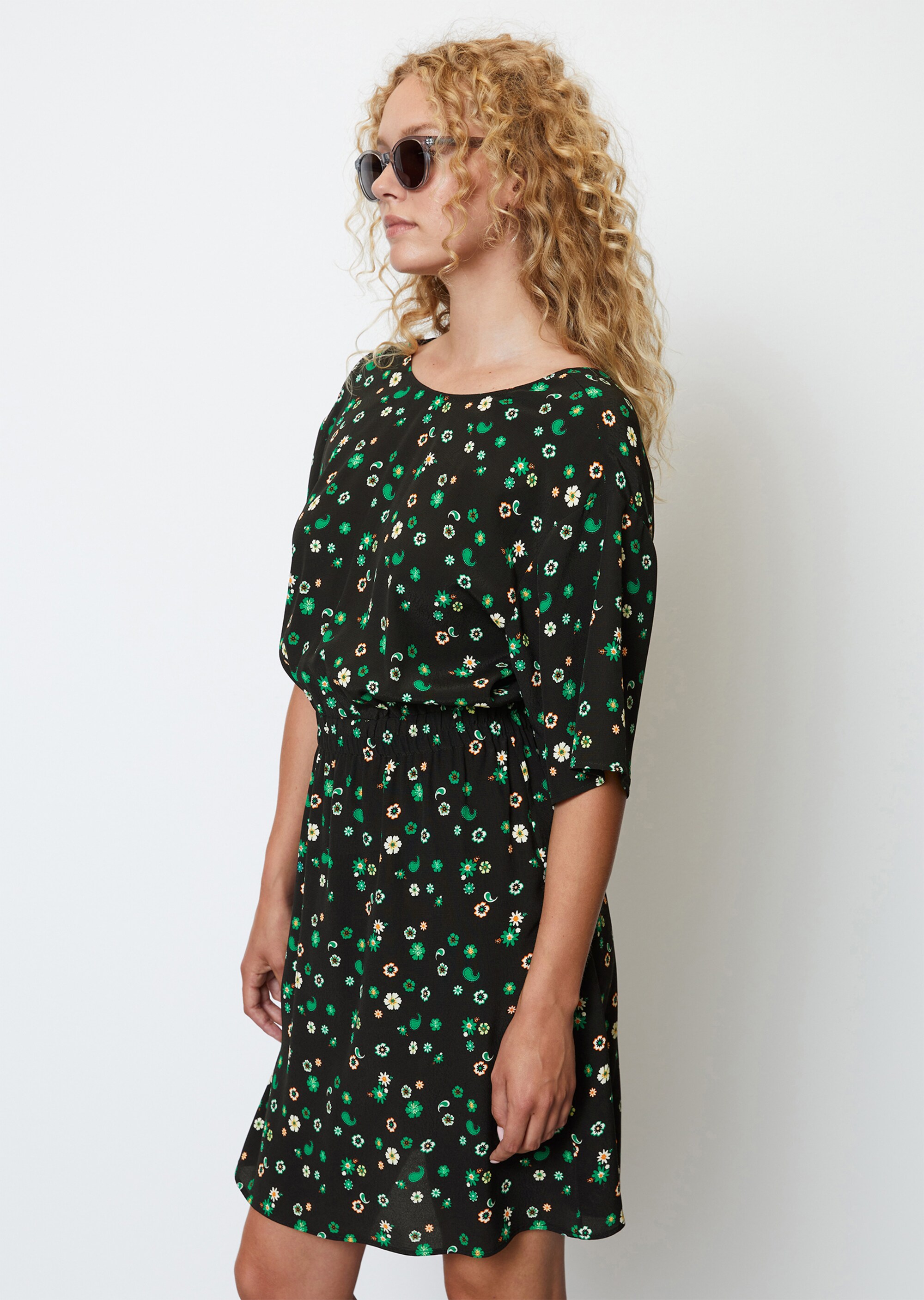 Kurzes Kleid mit Allover-Printaus LENZING™ ECOVERO™
