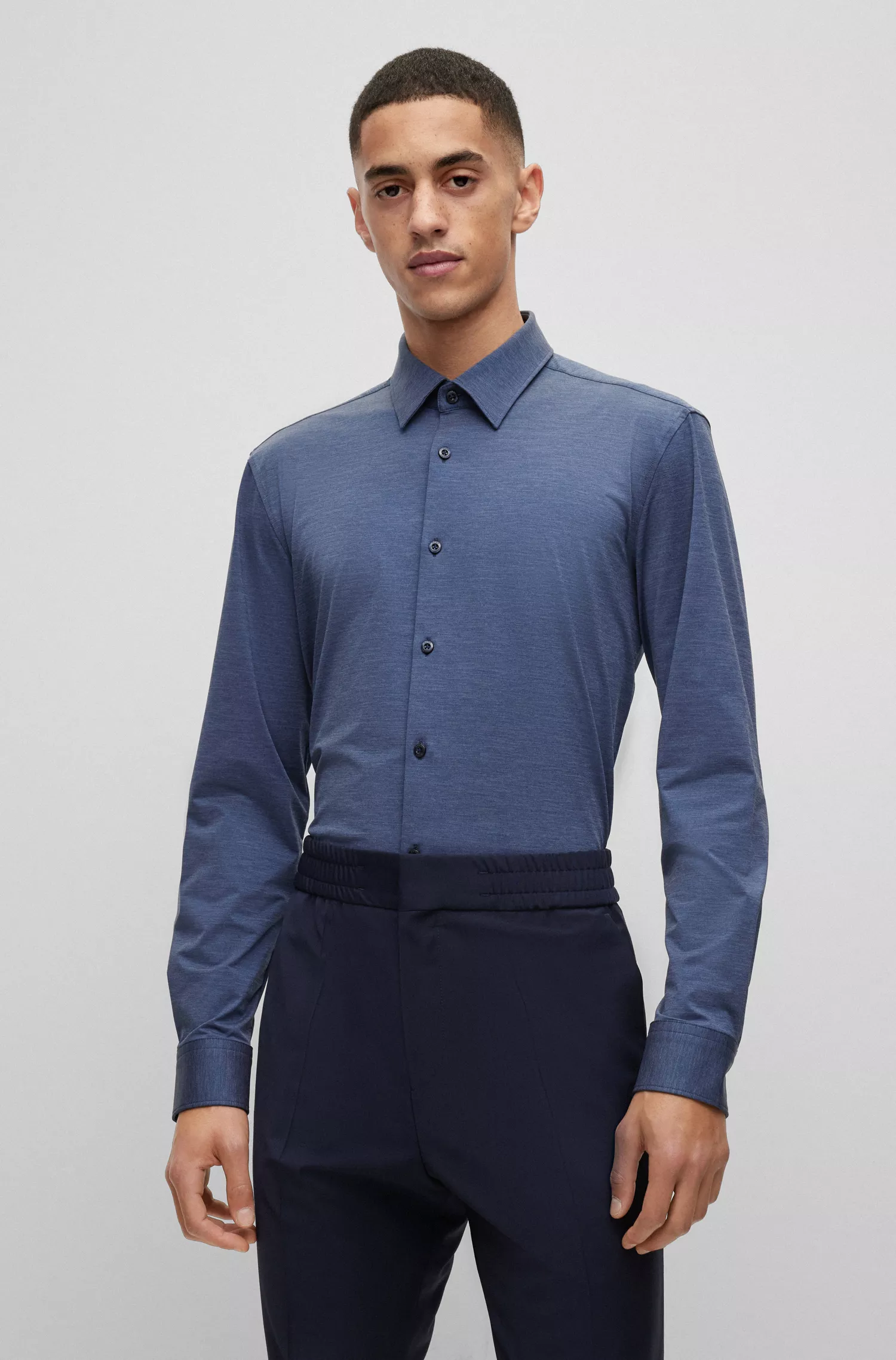 Camisa HUGO vermelha, corte slim, em malha elástica de alta performance mesclada.