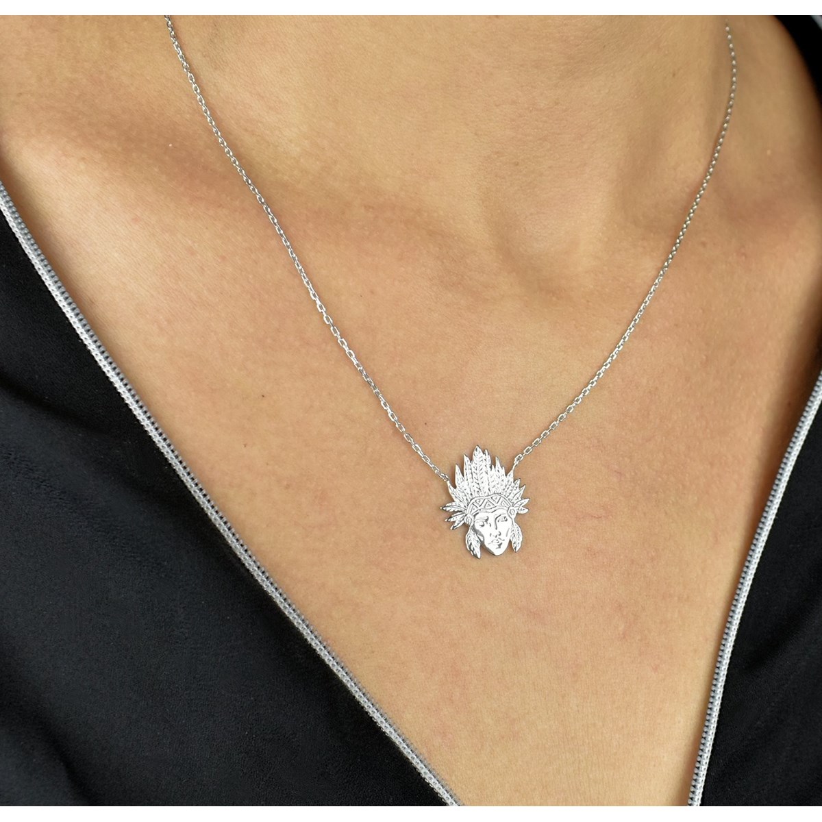 Collier tête d'indien d'Amérique amérindien coiffe plume Argent 925 Rhodié
