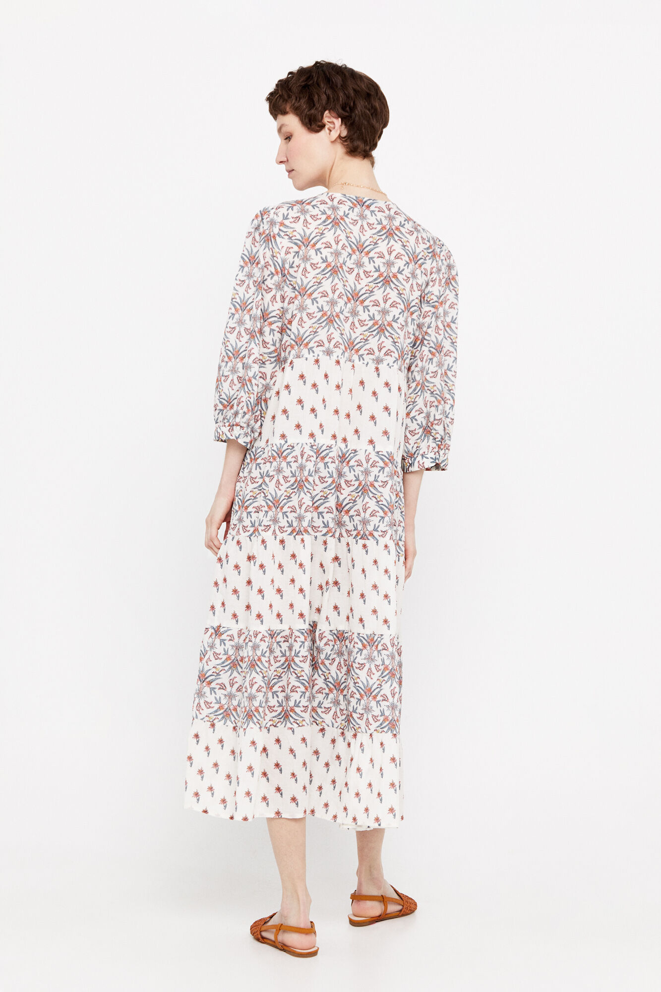 Vestido com estampa floral - Estampa branca