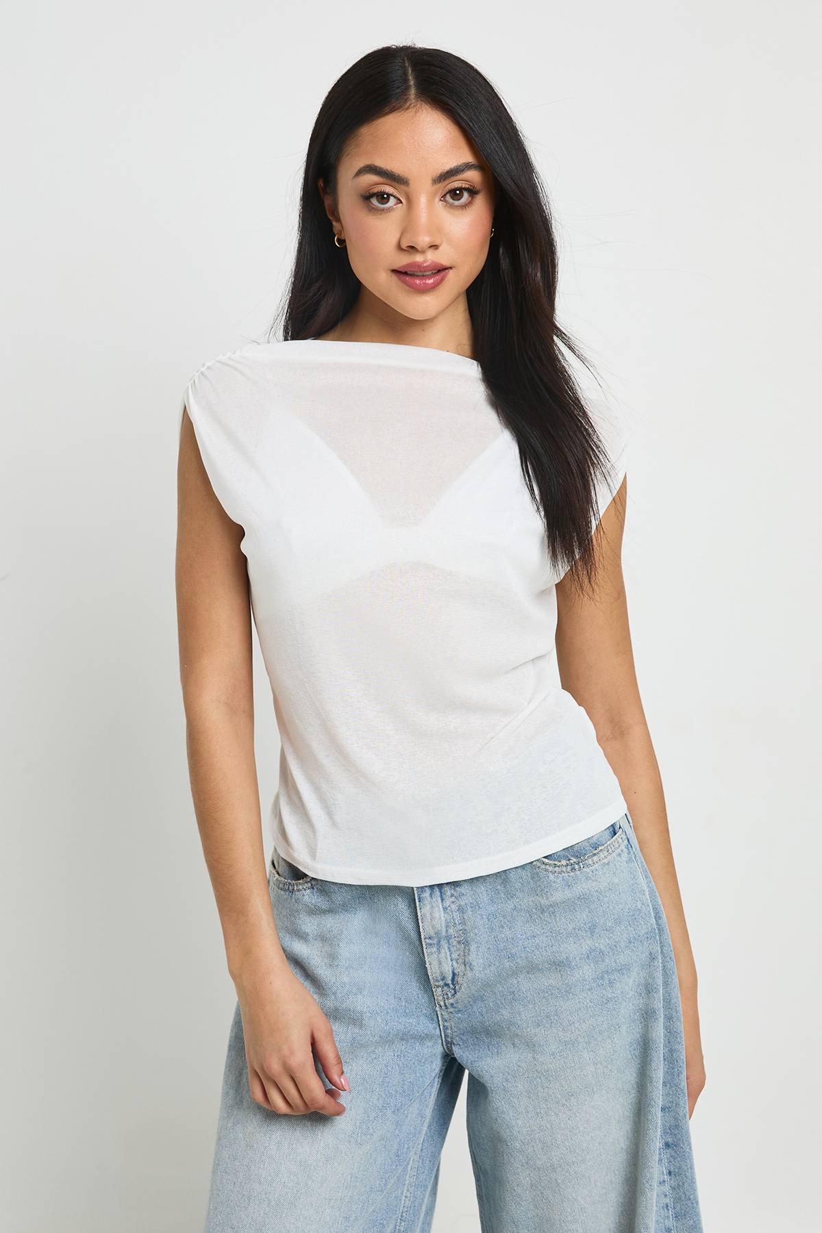 boohoo Haut Sans Manches Transparent À Encolure Drapée