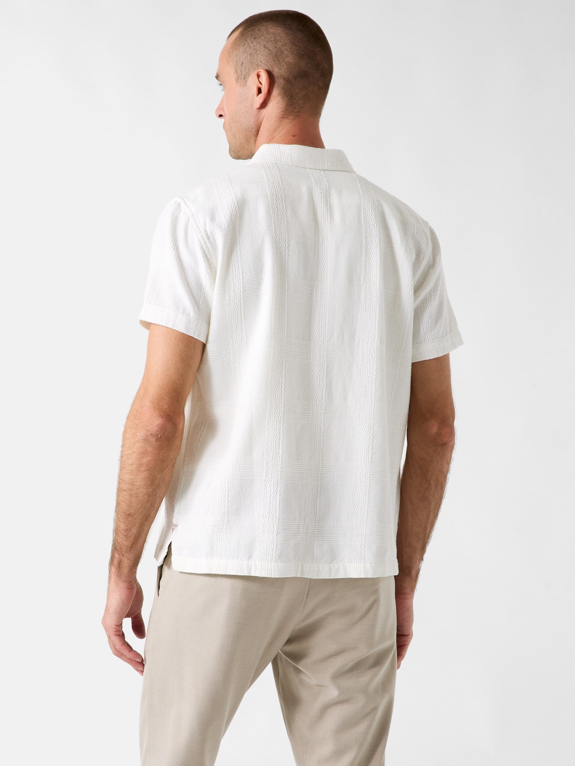Camisa com textura xadrez