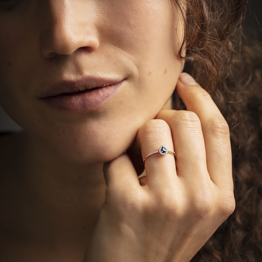 Damenring 750/18 K Gelbgold mit Saphir Tropfen und Diamanten 0.08 ct H/si