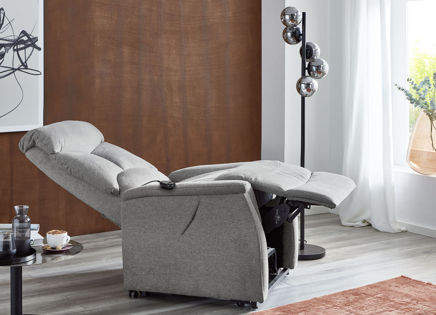 TV-Sessel mit Motor und Aufstehhilfe