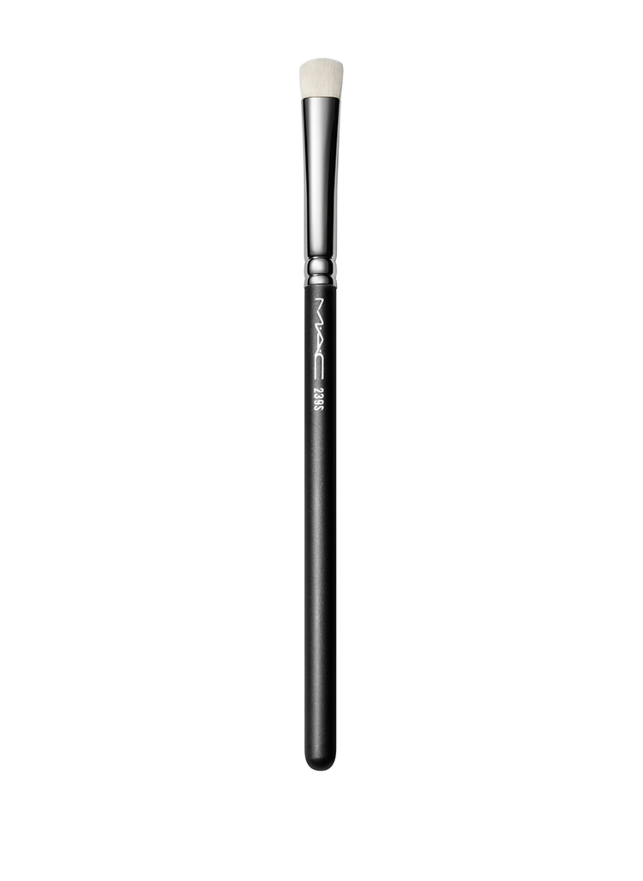 M.A.C 239S EYE SHADER BRUSH