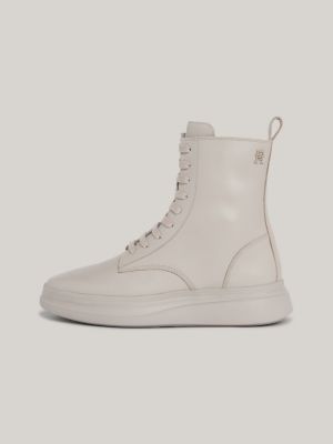 Bota de cano médio em couro