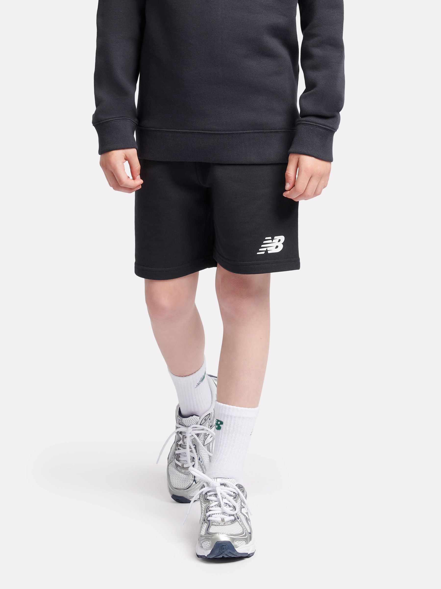 Zwart - New Balance French Terry katoenen shorts met gestapeld logo