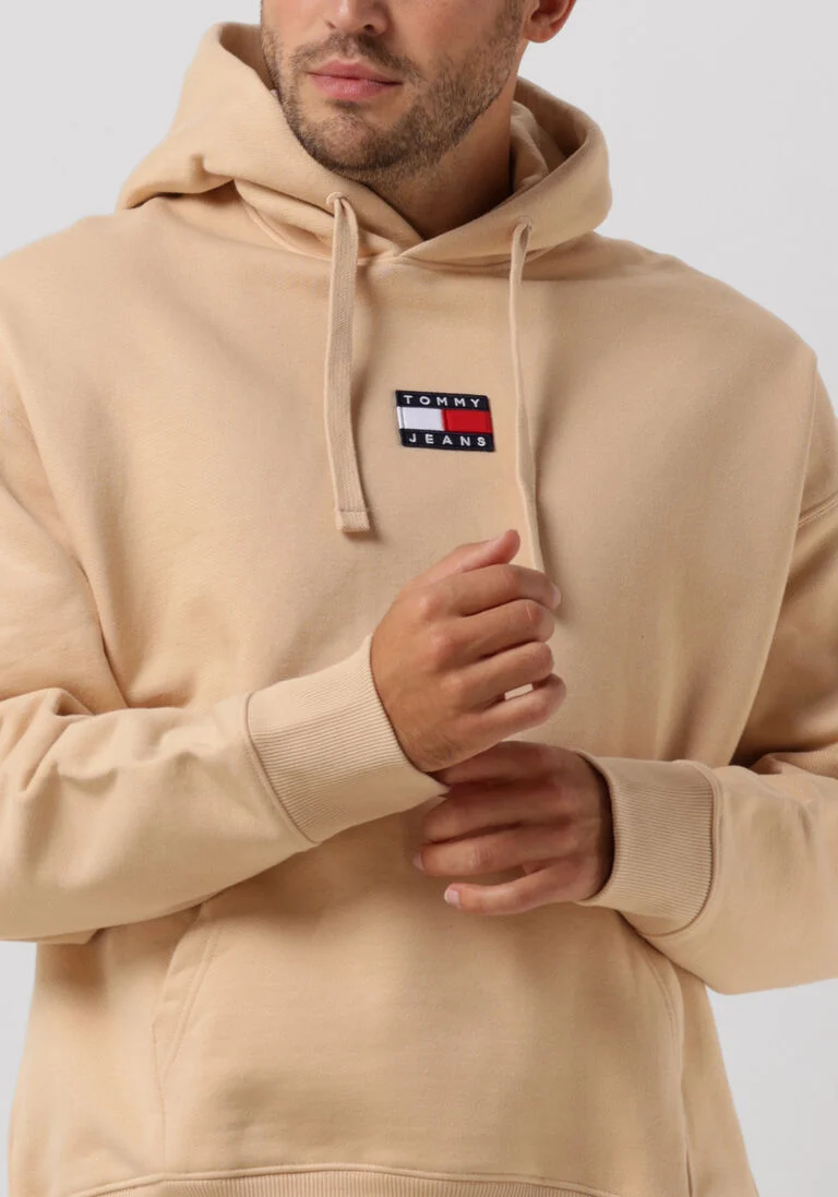 TOMMY JEANS camel tommy jeans sweater tjm tommy badge hoodie