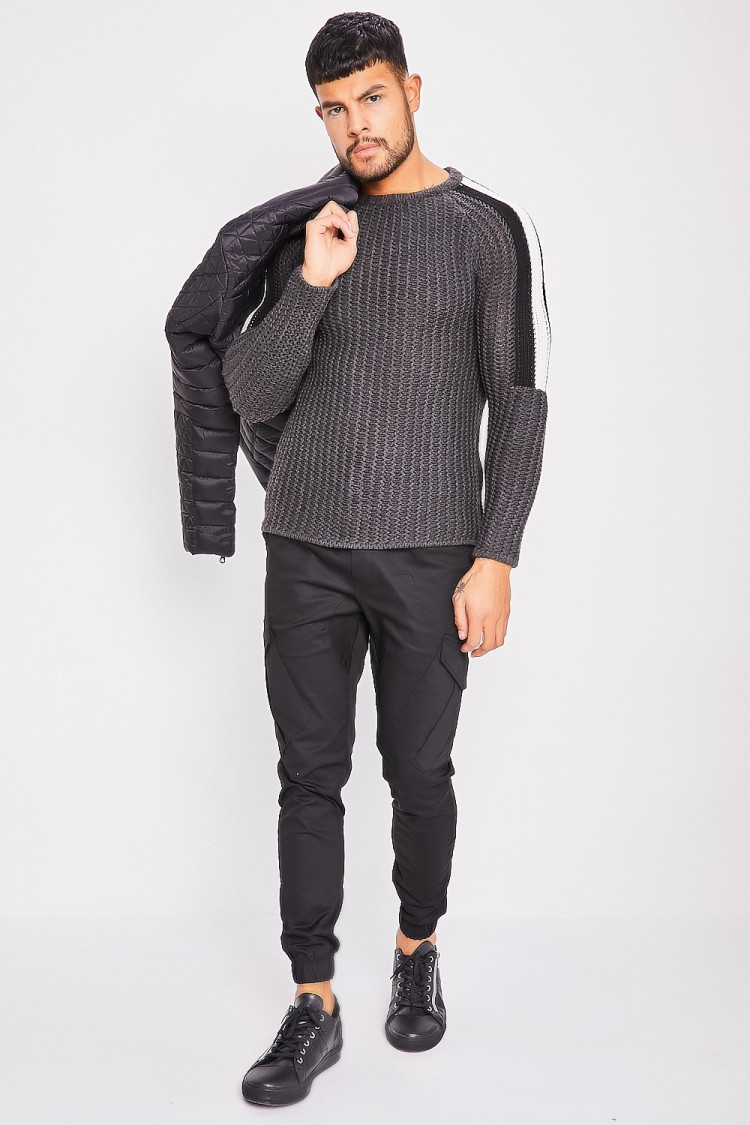 Pull en maille gris foncé épaules blanches