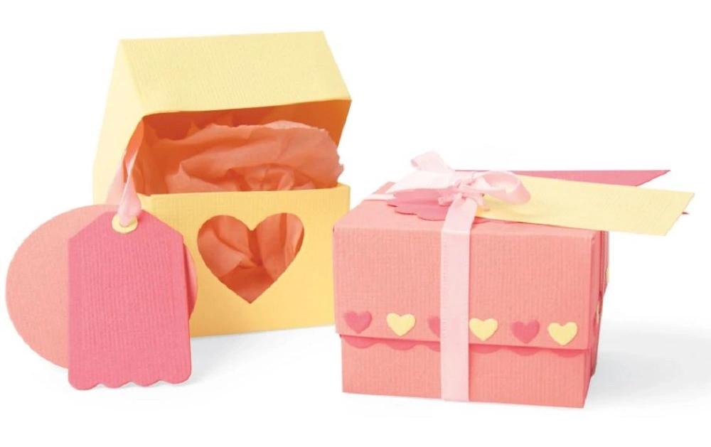Sizzix Thinlits Plus Stanzset, 10er-Pack, Box und EtikettenKreativprojekt für Geschenke und Einladungen