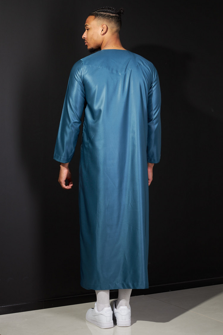 Qamis satiné bleu pétrole à pompoms