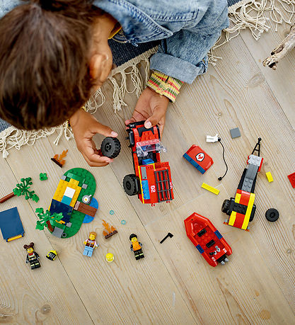LEGO® City - Feuerwehrgeländewagen mit Rettungsboot 60412 - 30