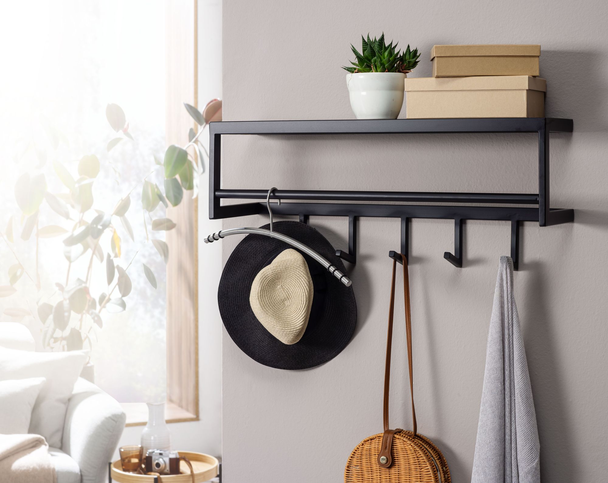 KADIMA DESIGN Wandgarderobe aus lackiertem Stahl, Schwarz, 5 Haken, Kleiderstange