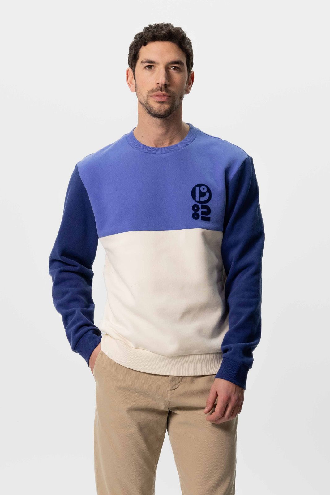 Blauwe colourblock sweater met artwork