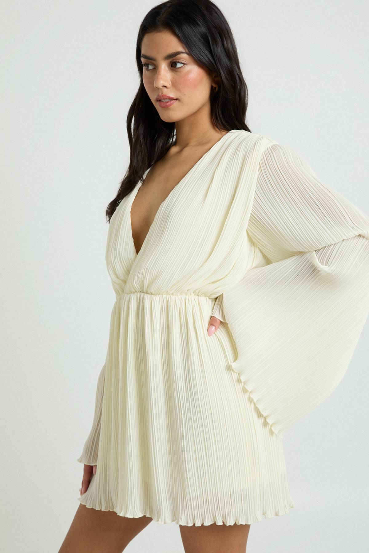 boohoo Robe Patineuse Plissée À Volants Et Décolleté Plongeant