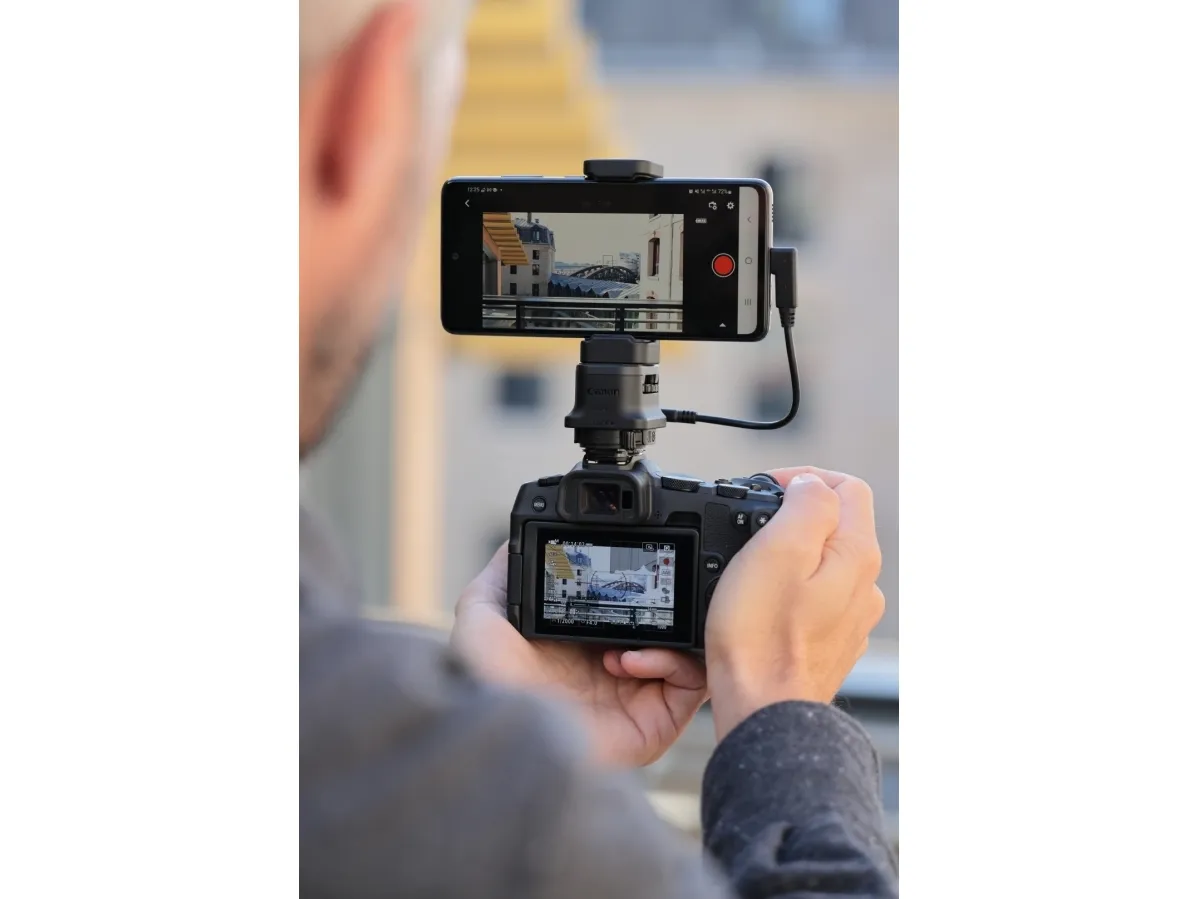 Canon EOS R8 - Digitalkamera - spejlløst - 24.2 MP - Full Frame - 4K / 60 fps - 2x optisk zoom RF 24-50 mm F4.5-6.3 IS STM-objektiv - Wi-Fi, Bluetooth - sort