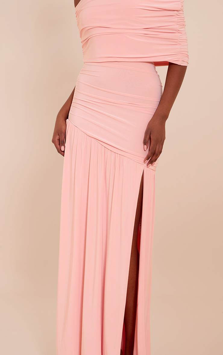 Rose Pâle Robe Longue Froncée À Double Couche Slinky Bardot Asymétrique