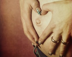 Babybauch Fotoshooting in Niederwinkling als besonderes Geschenk