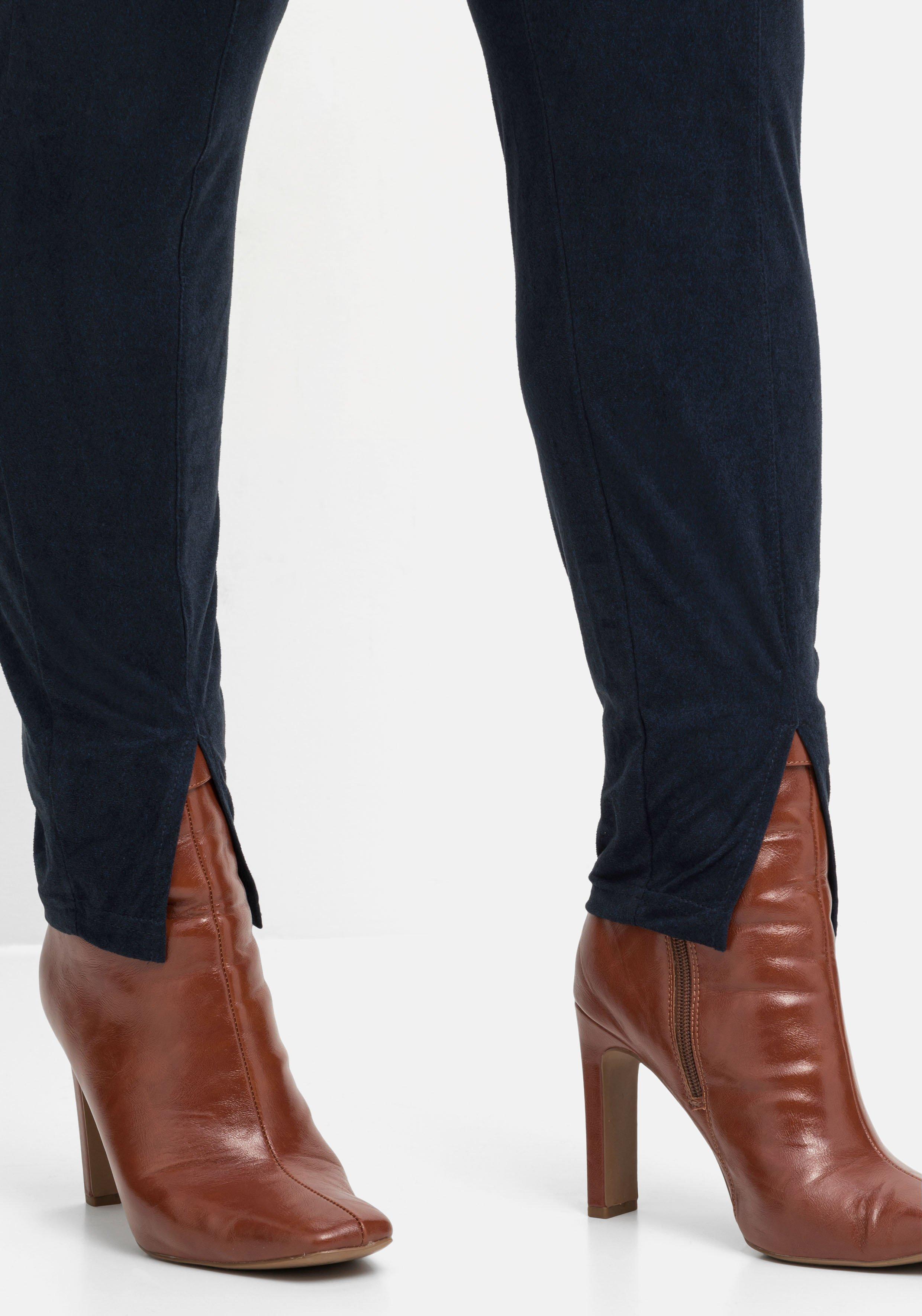 Leggings mit Schlitz am Saum, in Velourslederoptik