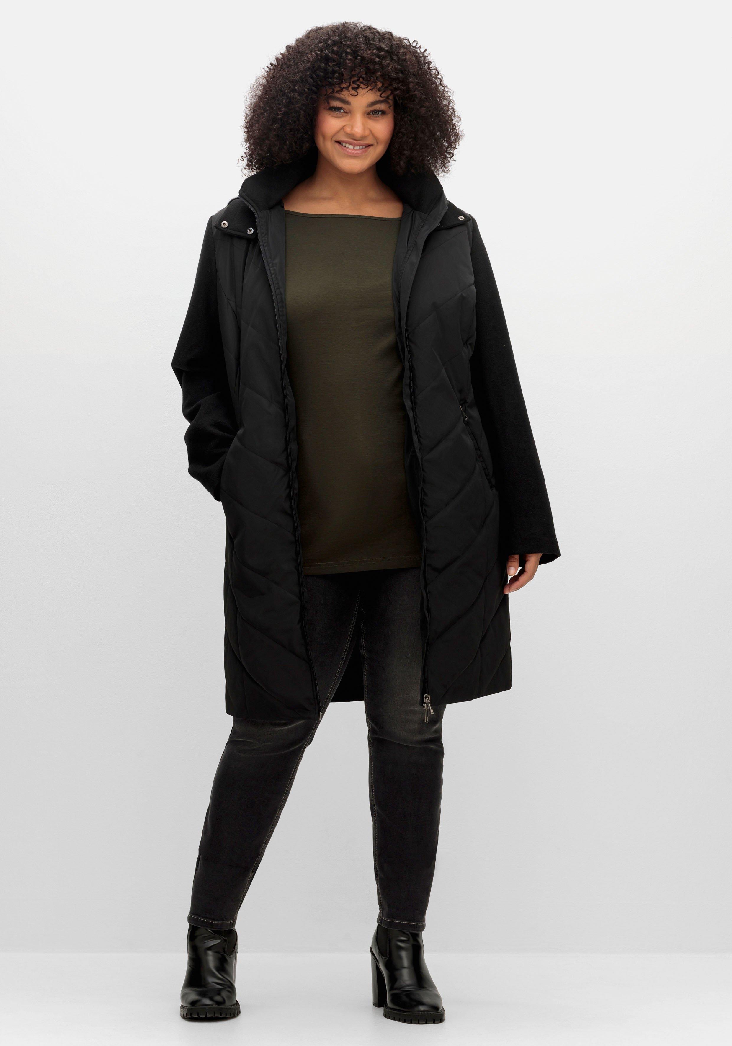 Lange Steppjacke mit Kapuze, im Materialmix