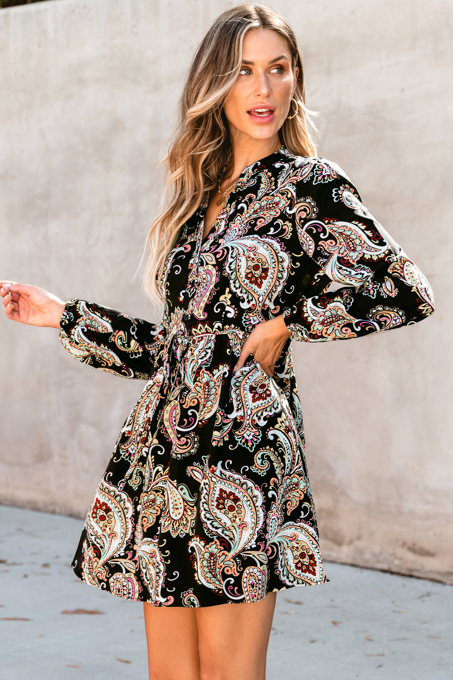 Robe trapèze avec ceinture à imprimé paisley