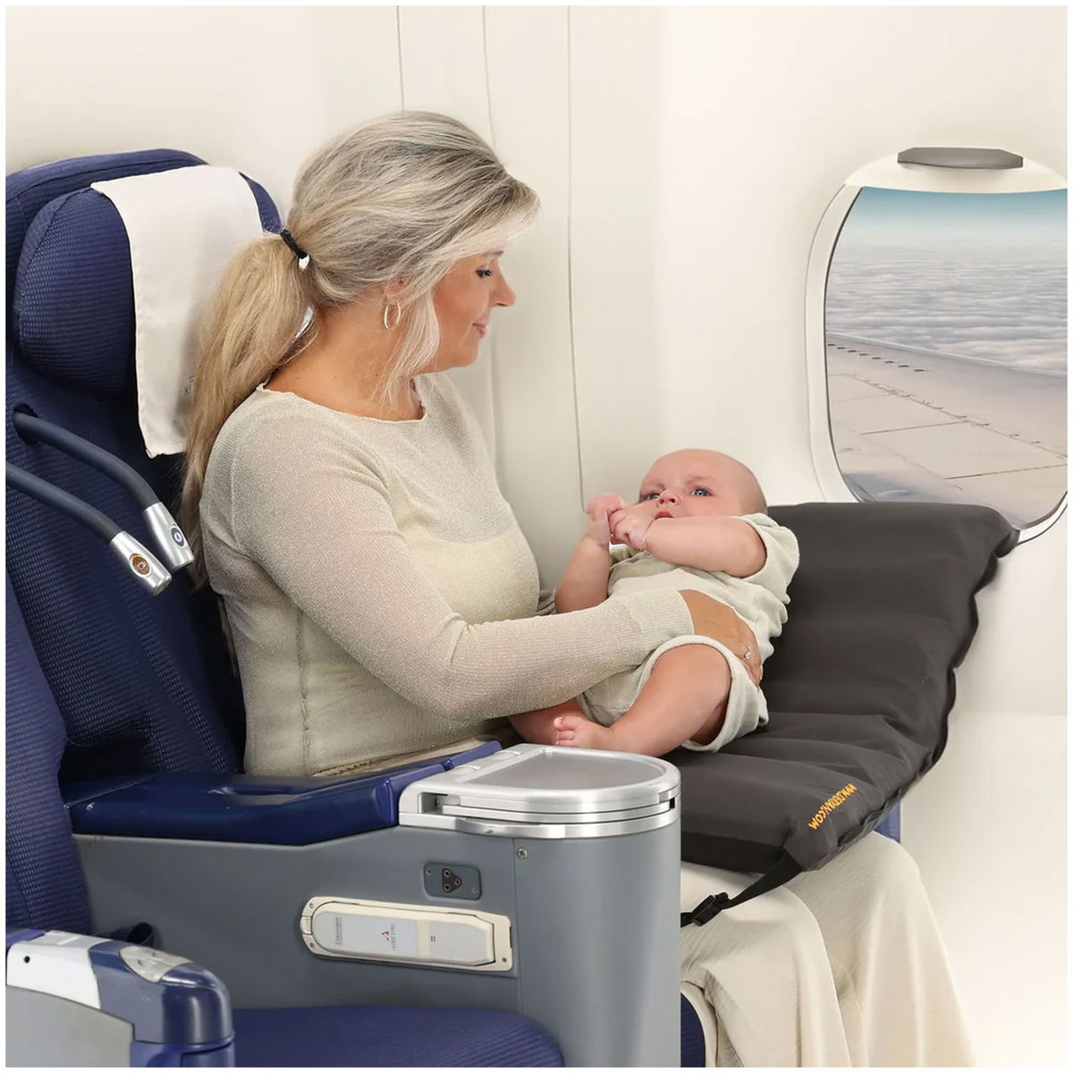 DERYANDERYAN   AirTraveller Flugzeug Kinderbett braun