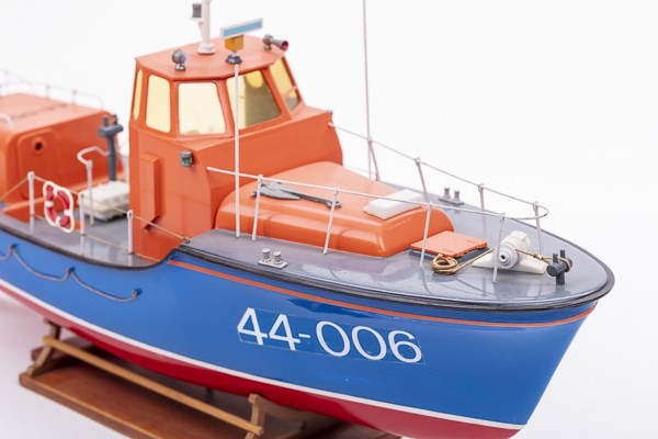 Billing Boats - RNLI Waveny Lifeboat Plastic hull photomanual 1:40 - (428315)
