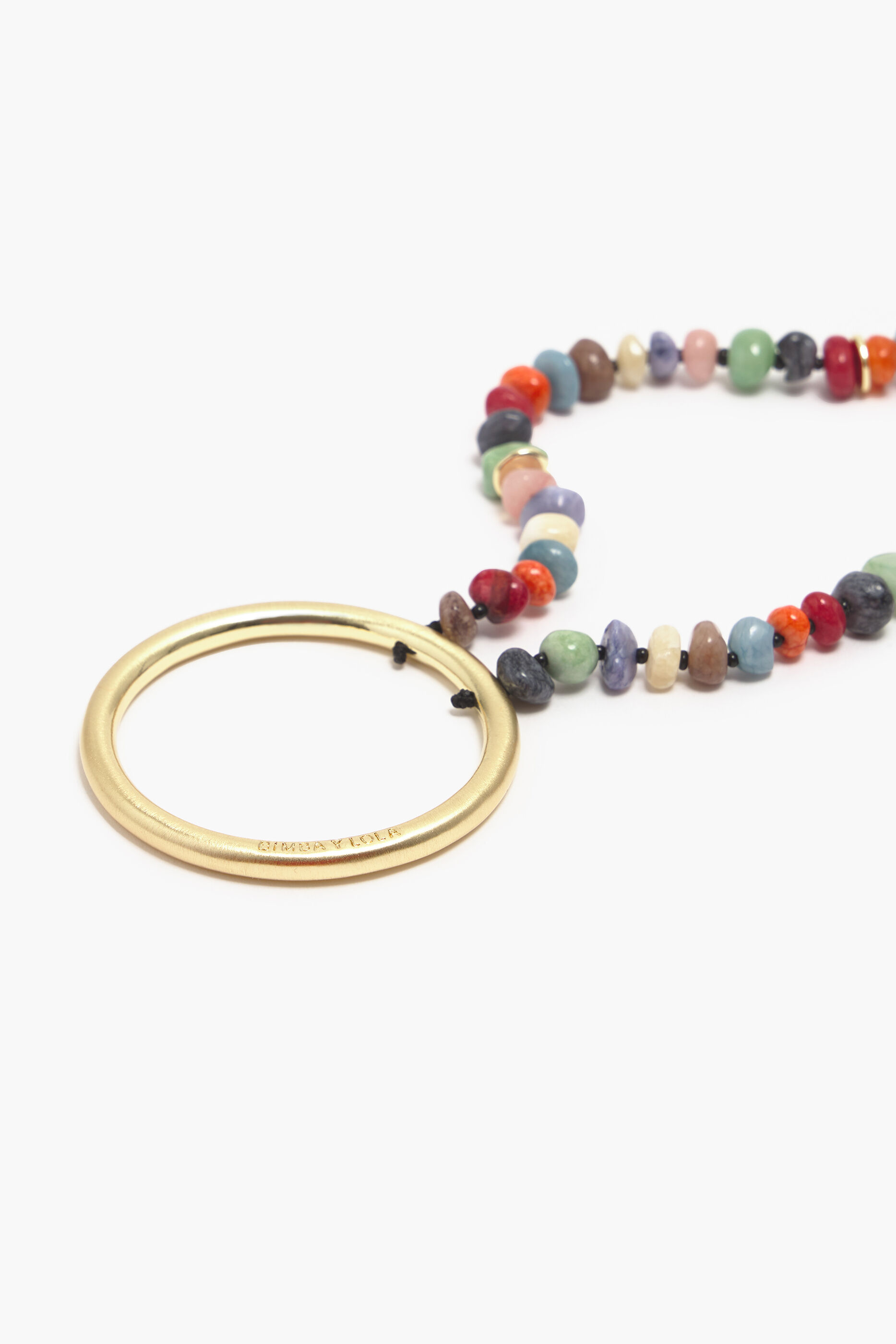 Colar de pedras multicoloridas