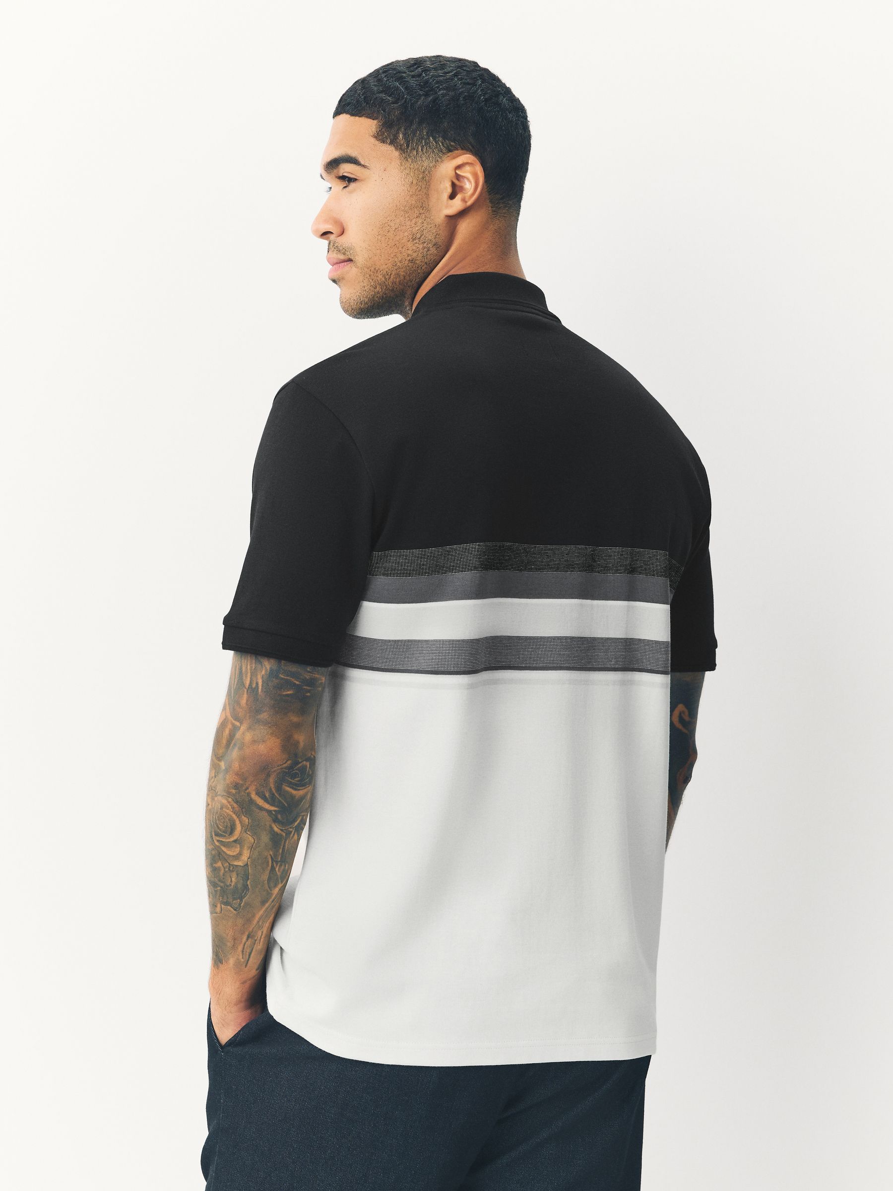 Zwart/wit - 100% katoenen poloshirt met korte mouwen, rits bij de hals en kleurvlakken