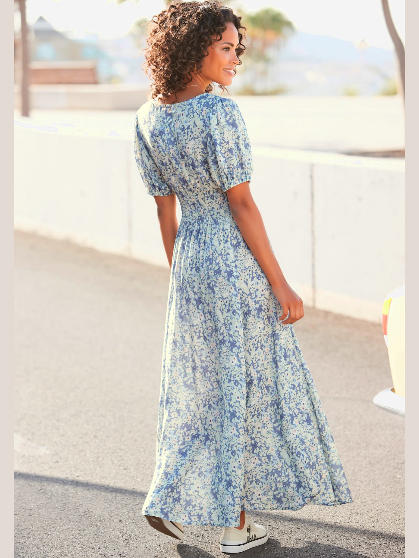 Robe longue encolure en v dégagée