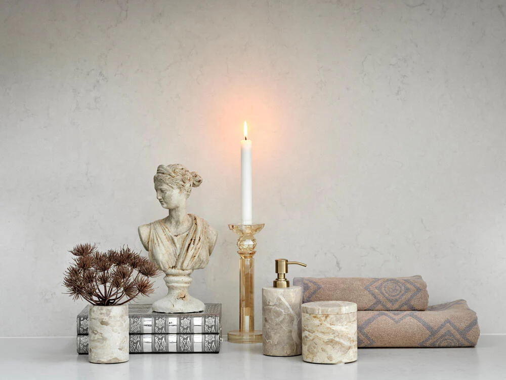 Margit Brandt  Kvinde skulptur, cement - creme