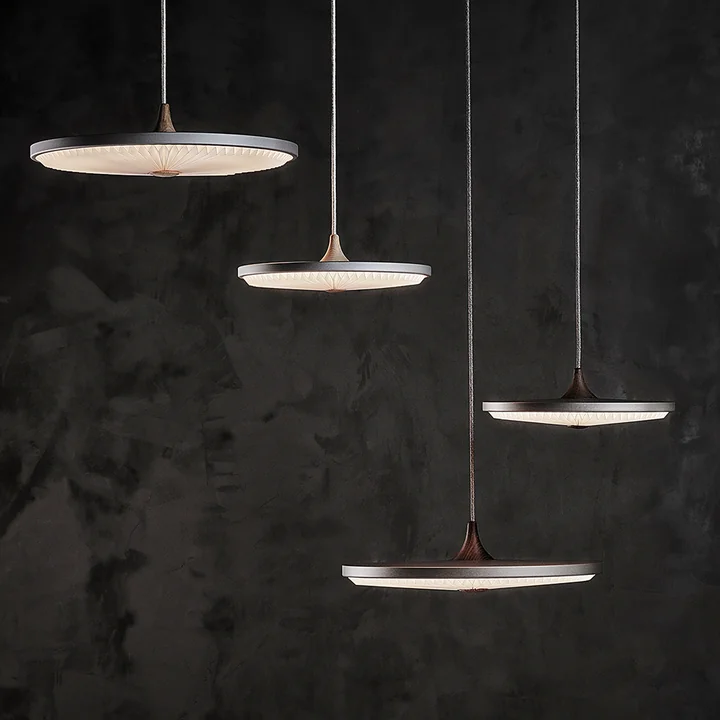 Le Klint - Soleil LED-Pendelleuchte Ø 35 cm, Standard Schirm, silver cloud