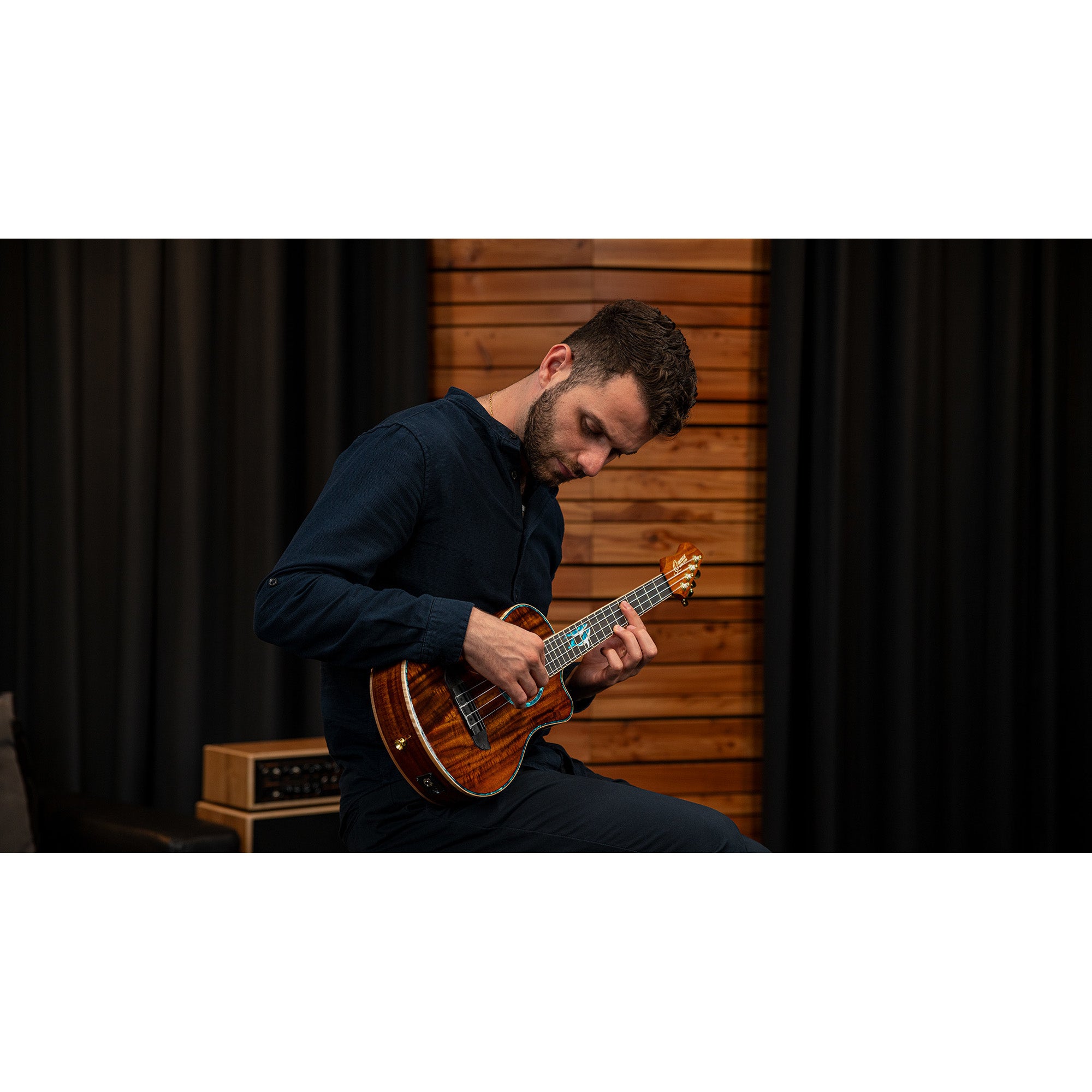 Ortega 30th Anniversary Series RUHZ30TH-BW E/A tenor ukelele met gigbag