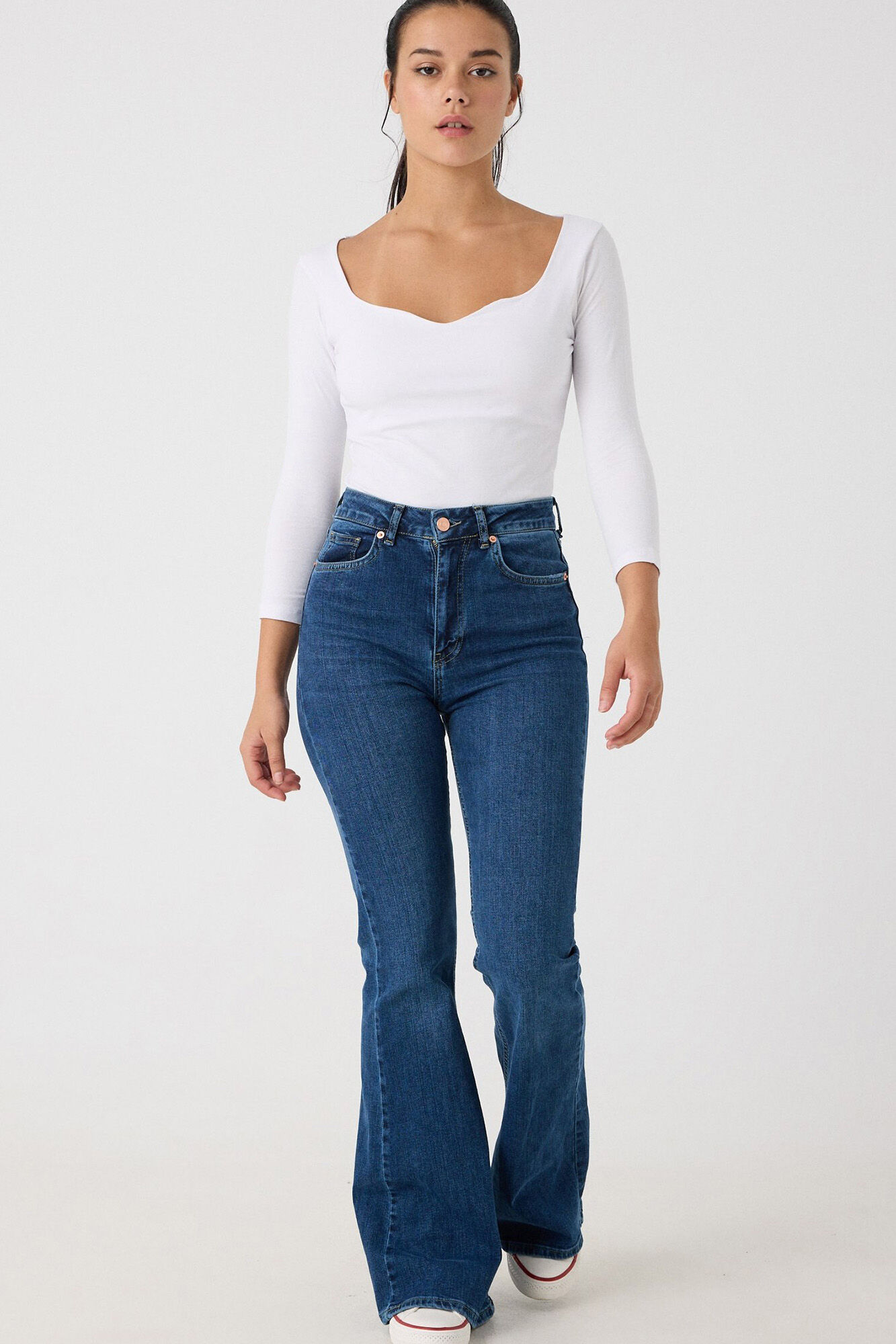 Camiseta com decote em forma de coração