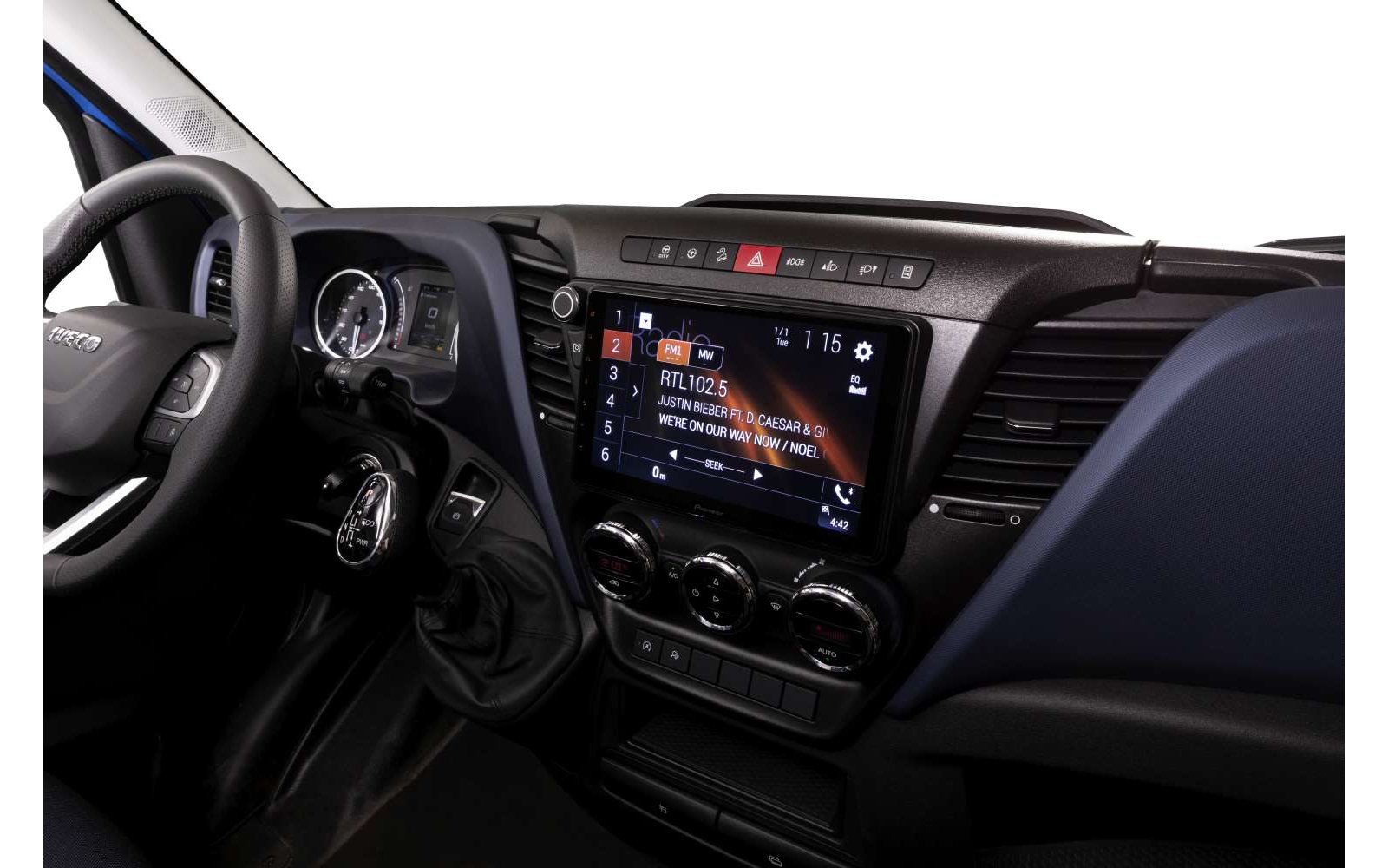 Pioneer AVIC-Z1000 DAB+ Multimediasystem inkl. Bluetooth 9 Zoll Iveco Daily LF3